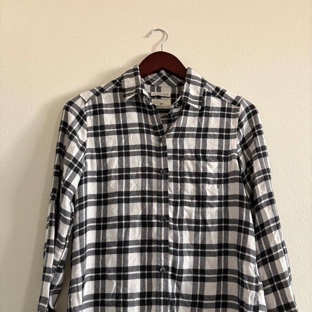 American Eagle Black and White Plaid Flannel Soft Boyfriend Fit Size XS